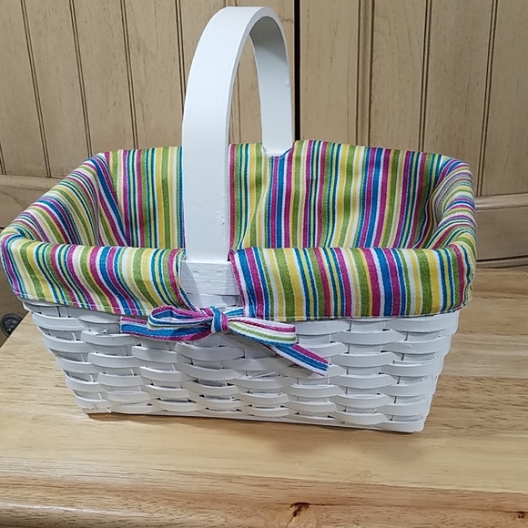 Baskets Other - White Basket With Cloth Insert
